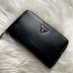 Black Guess zippy wallet